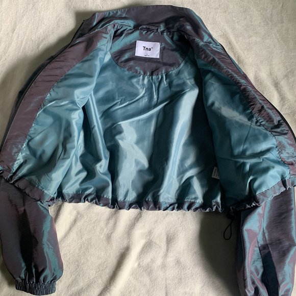 Aritzia TNA Iridescent crop windbreaker size small - Picture 2 of 3